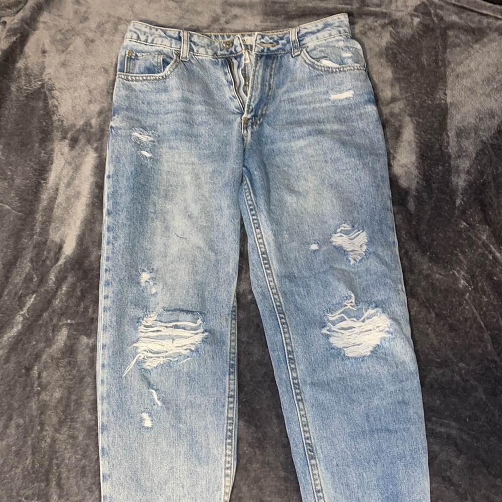 Forever 21 denim boyfriend jeans.